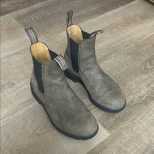Women's Gray Chelsea Boots